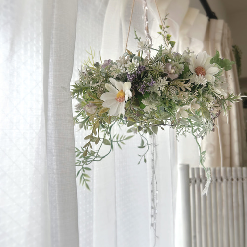 デイジーとナチュラルグリーンのフライングリース/フラワーインテリア