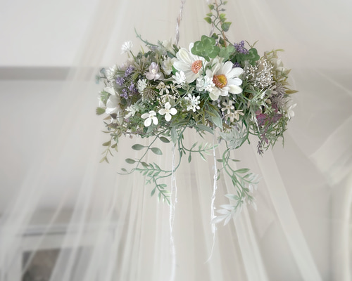 デイジーとナチュラルグリーンのフライングリース/フラワーインテリア