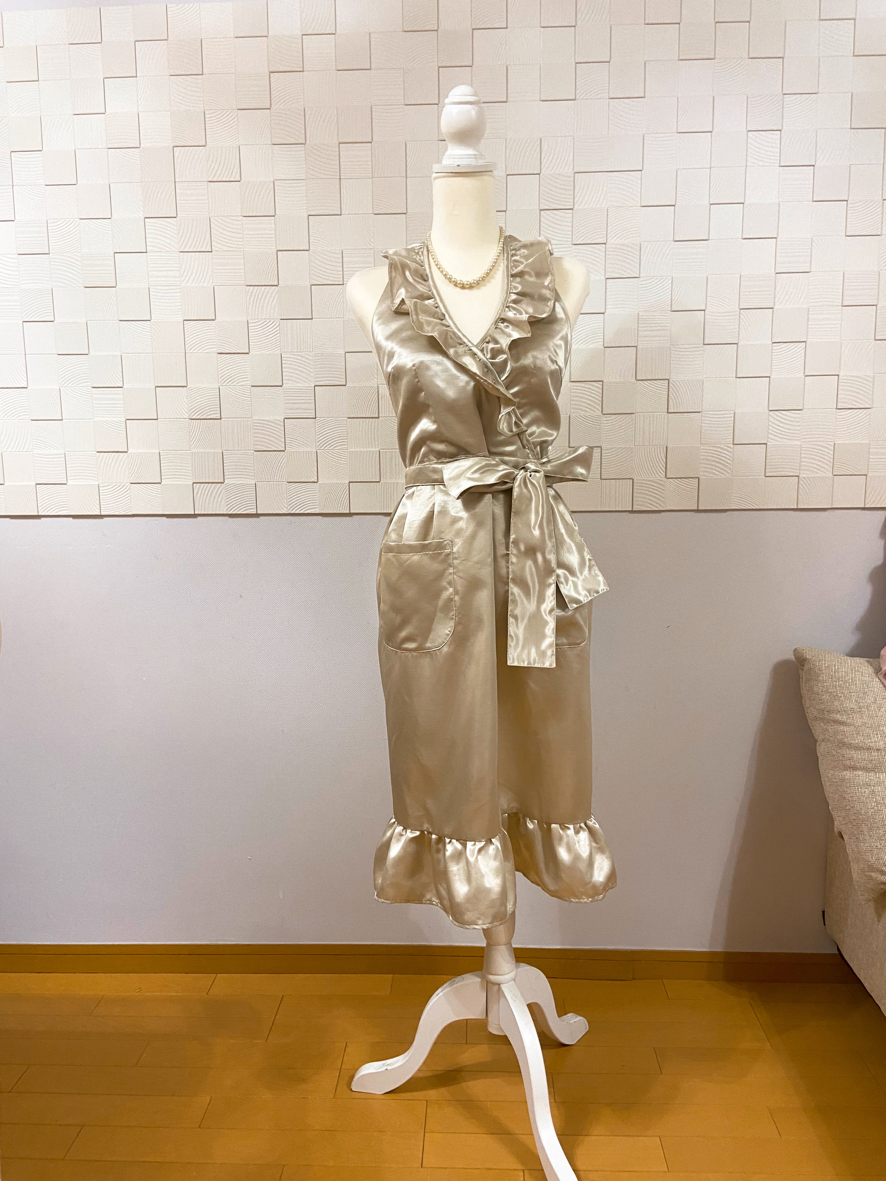 サテンフリル　ドレスエプロン