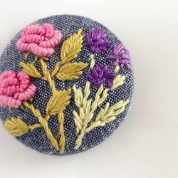 花束刺繍のヘアゴム　※ブローチへの変更ＯＫ 2枚目の画像