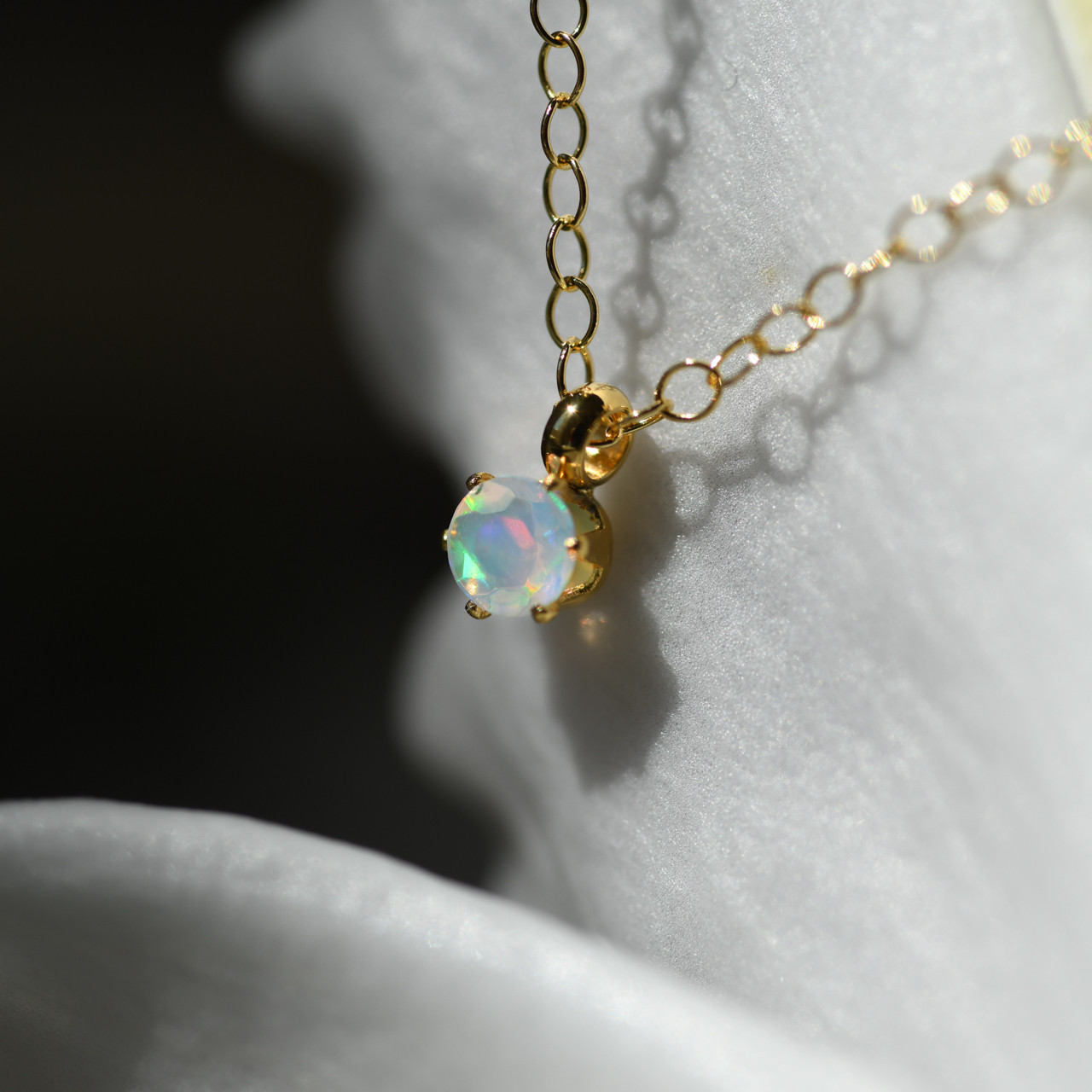 高品質オパールのシルバー925 / 14KGF ネックレス 天然石 シンプル 仕事 職場 極小 小さい [No.163]