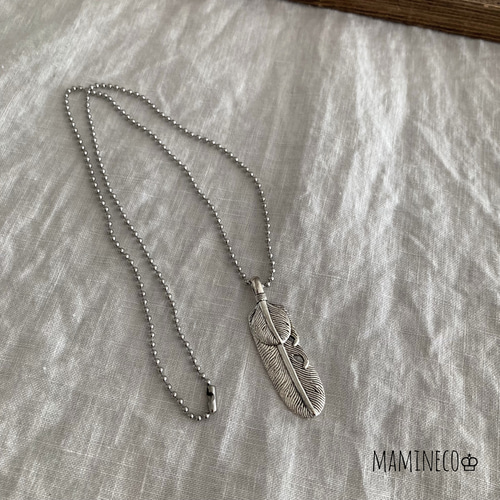 フェザーモチーフのボールチェーンネックレス(チェーンはステンレス