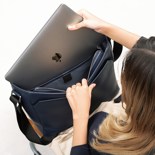 13インチのPCが入る / 大容量 】 メッセンジャーバッグ メンズ 大容量