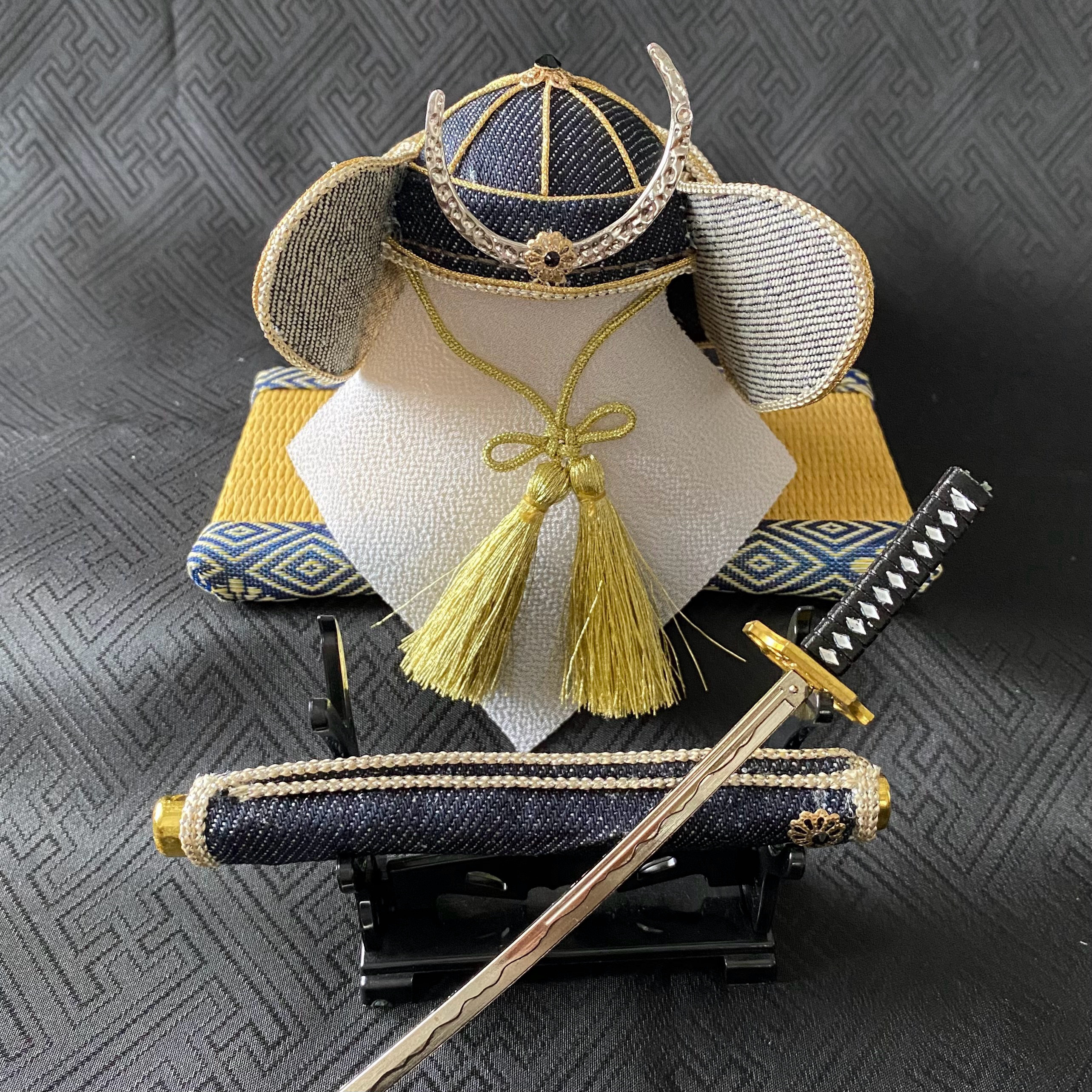 かぶと飾り T017 【 KABUTO 】 木製兜 五月人形 兜飾り 端午の節句 初節句