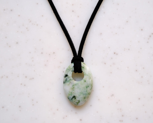 糸魚川翡翠 （12） ネックレス・ペンダント 石のフォレスト 通販