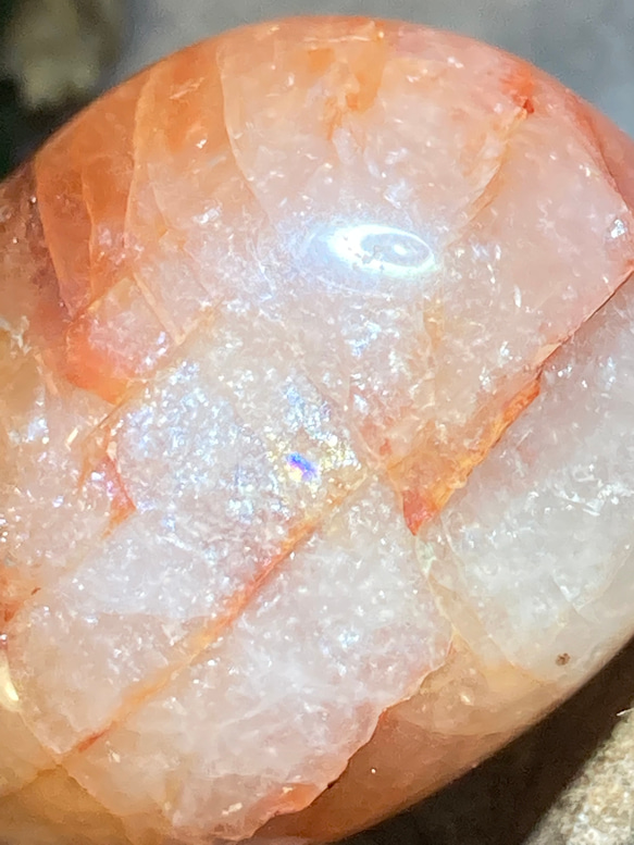 レインボー✨　オーロラ　ヘマタイトイン　クリスタル　水晶　タンブル 4枚目の画像