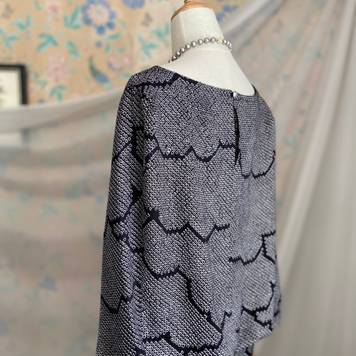 着物リメイク 総絞り 生成りに黒 ケープスリーブドレス