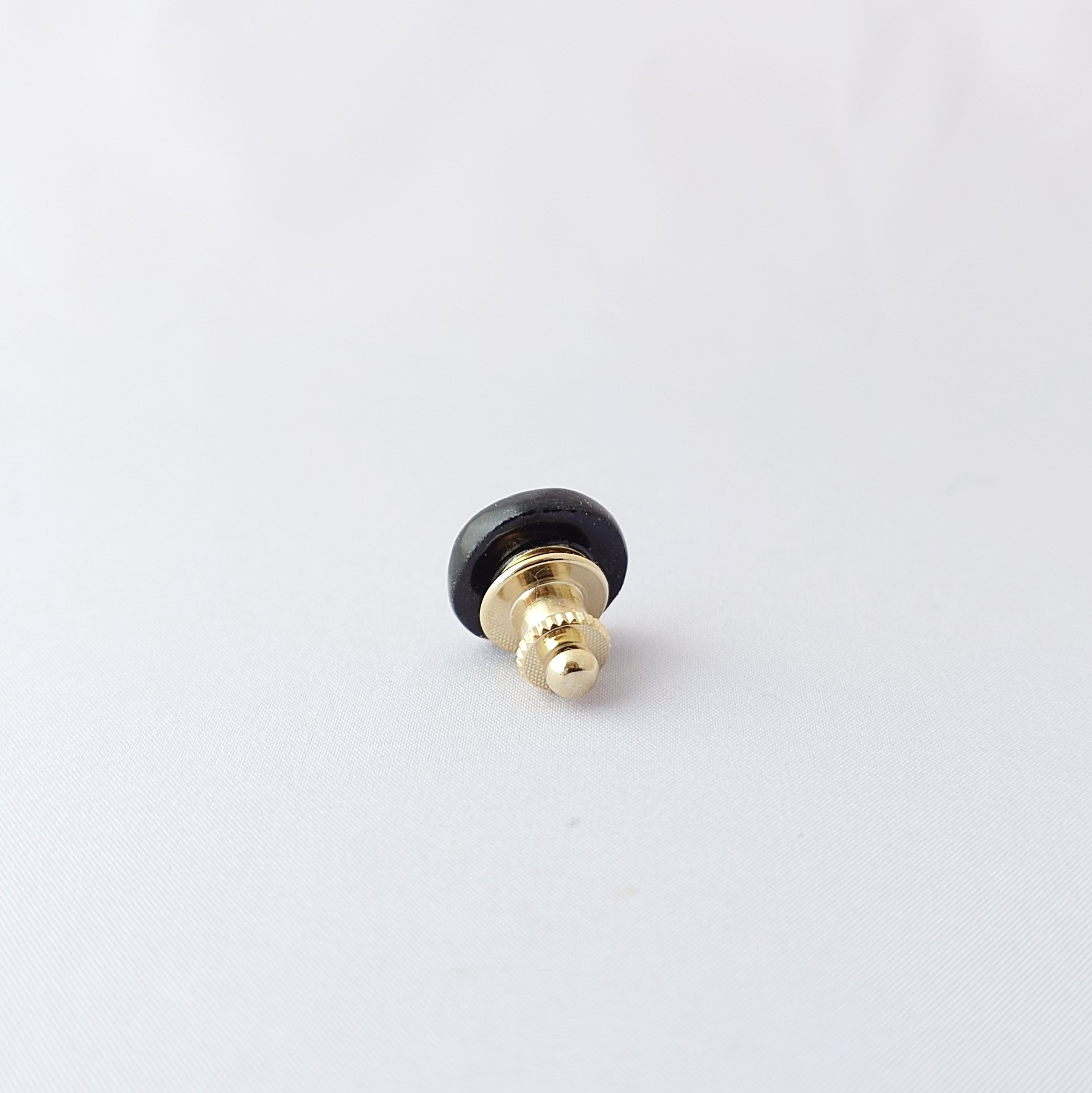 顔だけペンギン漆ピンブローチ