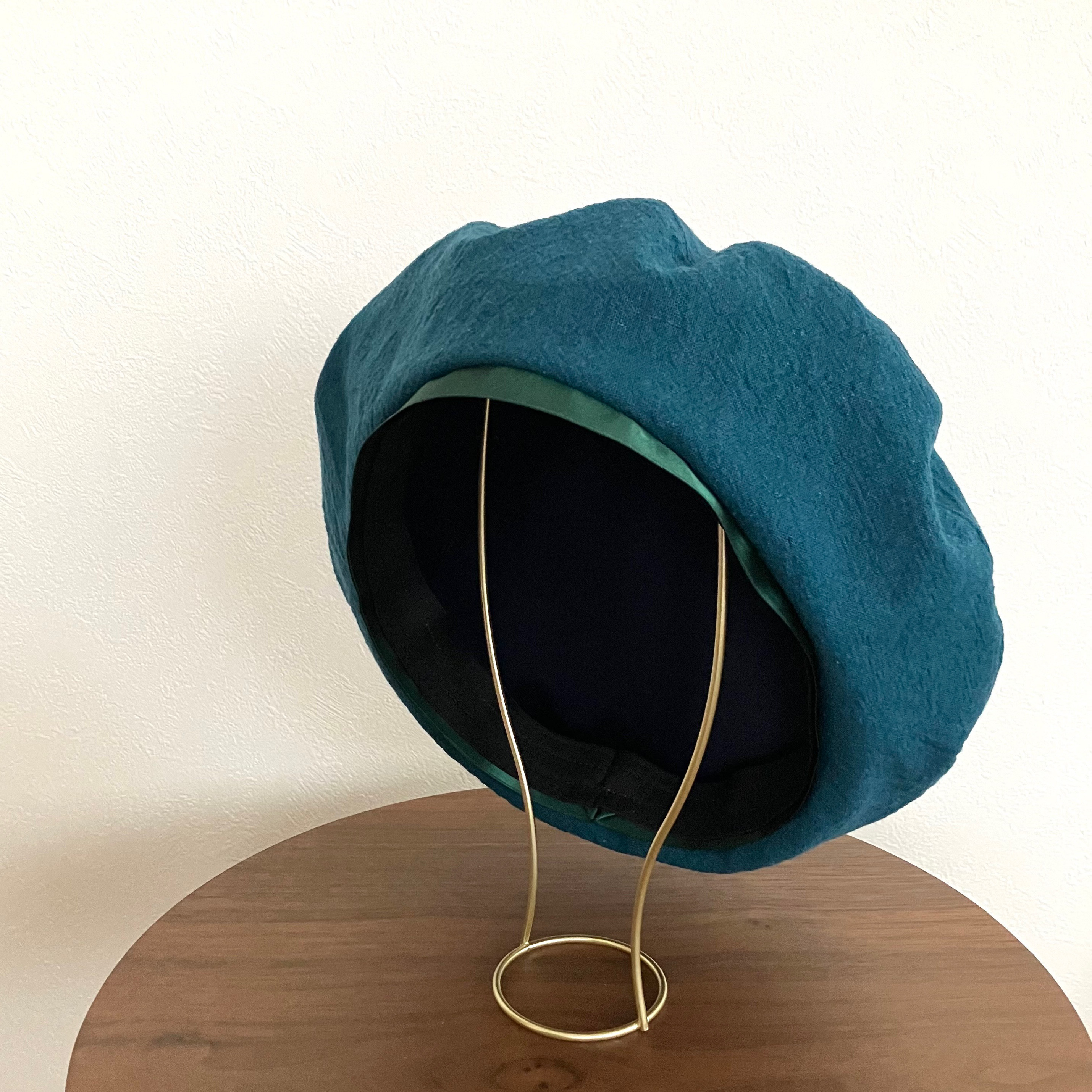 【春夏レディース帽子　サテンラインがおしゃれな綿麻ベレー帽（ピーコックグリーン）】エレガント上品　大きめ　リネン　綺麗め 4,590円