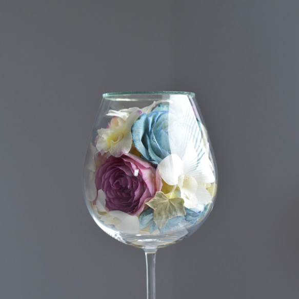 「Rouvre」薔薇と紫陽花のワイングラスのドライフラワー　ガラスドーム 3枚目の画像