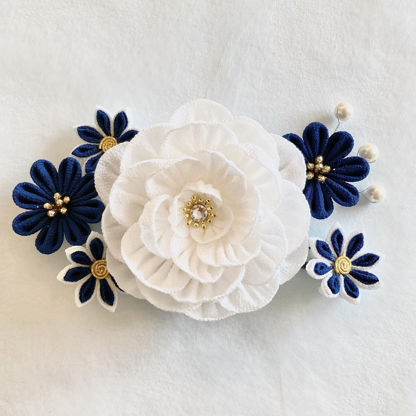 白と紺の牡丹の髪飾りセット【成人式】【卒業式】【結婚式】