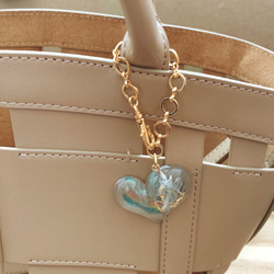 ハートのオルゴナイトバッグチャーム クリア虹 Clear heart-shaped orgonite bag charm 1枚目の画像