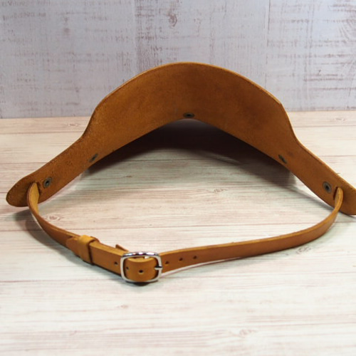 海外購入 本革キャップ 手彫りカービング 本革 手彫りレザーカービング 革レースコンチョ付ロング