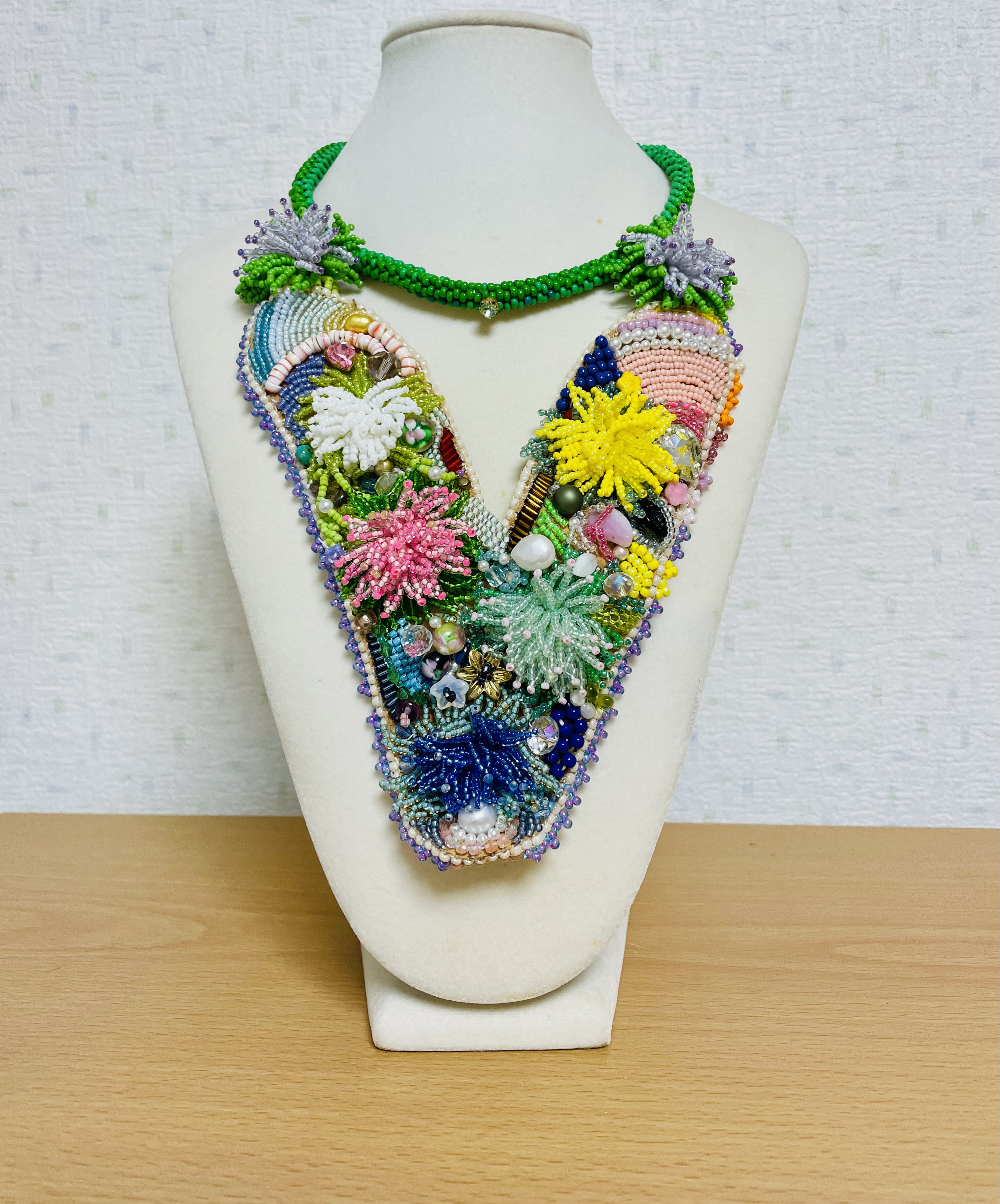 南の海の底をイメージしたエンブロイダリー