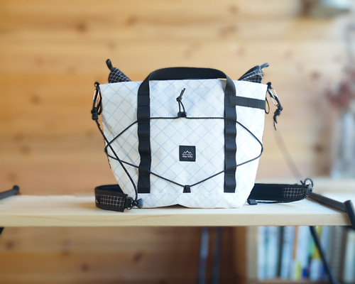 chevon サコッシュ白 57f40d378204b17cfd208cb8b6225f