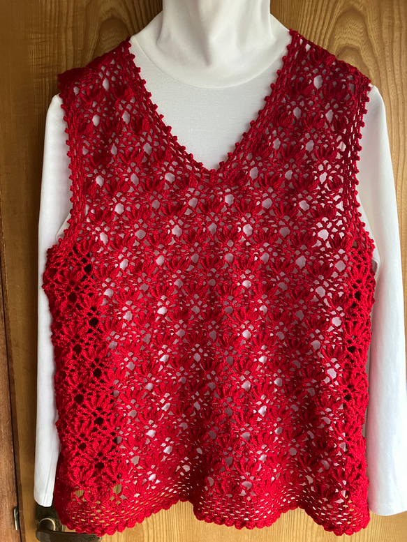 送料無料　ウール100%の手編みのベスト(赤色　Ｌサイズ〜　1点限) 2枚目の画像