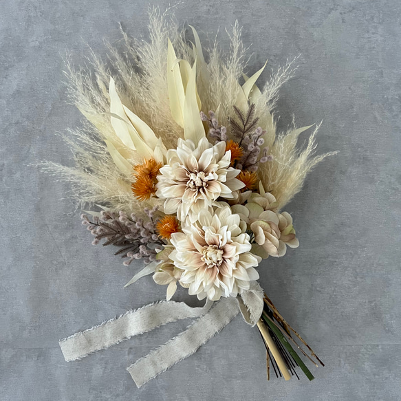 紫陽花とダリアのホワイトオレンジブーケ ブーケ violaflower