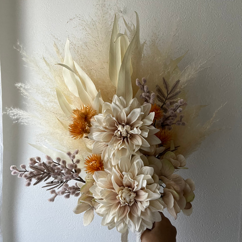 ダリアとアンスリウムのオレンジブーケ(ブートニア付) ダリアとアンスリウムのオレンジブーケ(ブートニア付)