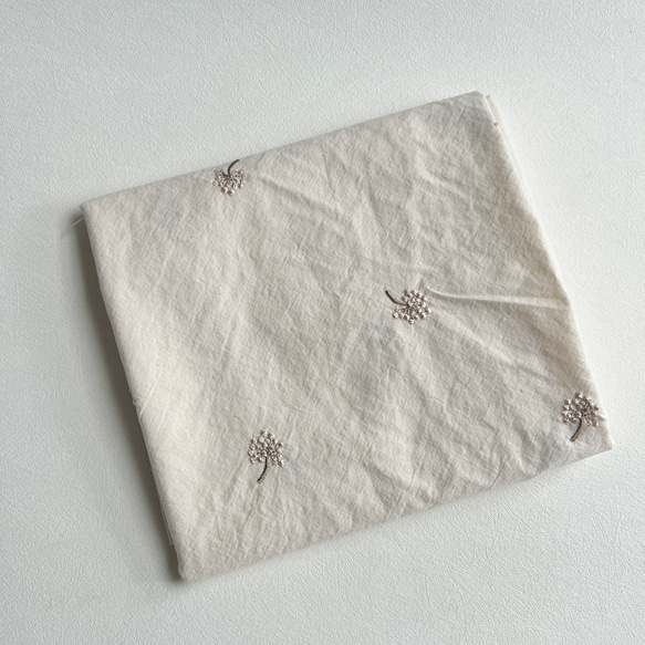 cotton刺繍生地（たんぽぽfluffy）　韓国生地 2枚目の画像