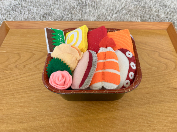 おままごと・セット【海鮮丼弁当】 1枚目の画像