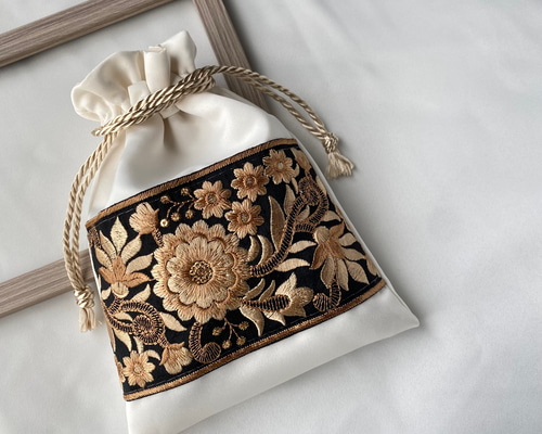 インド刺繍リボン　巾着ポーチ インド刺繍リボンの巾着ポーチ | iichi 日々の暮らしを心地よく