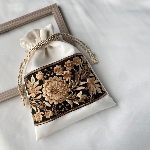 インド刺繍リボン　巾着ポーチ インド刺繍 リボン 巾着ポーチ 巾着袋 巾着 ホワイト×キルト生地