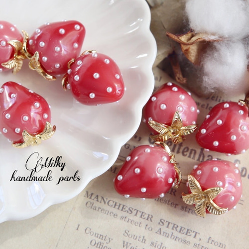 L〈ふわりレッド〉4点 ストロベリー 苺 ハンドメイド用パーツ カン付き