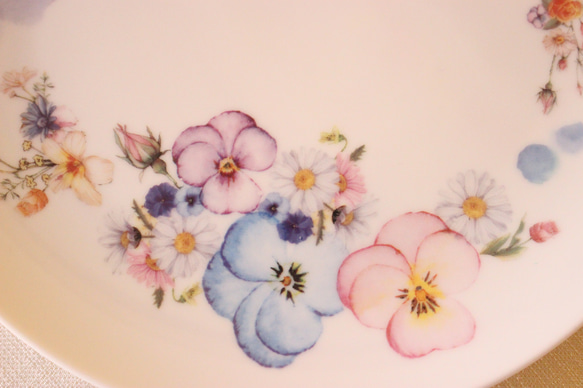 ガーデン☆ビオラ・パンジーと小花の１９㎝プレート「ポーセラーツ」【母の日ギフト】 4枚目の画像