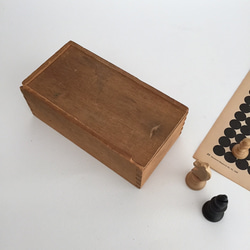 アンティークチェス駒　古い木箱入りチェス　天然木　置物　ゲーム イギリスアンティ　北欧暮らしの道具 英国王室 2枚目の画像