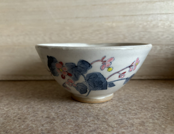 秋海棠文ご飯茶碗 1枚目の画像