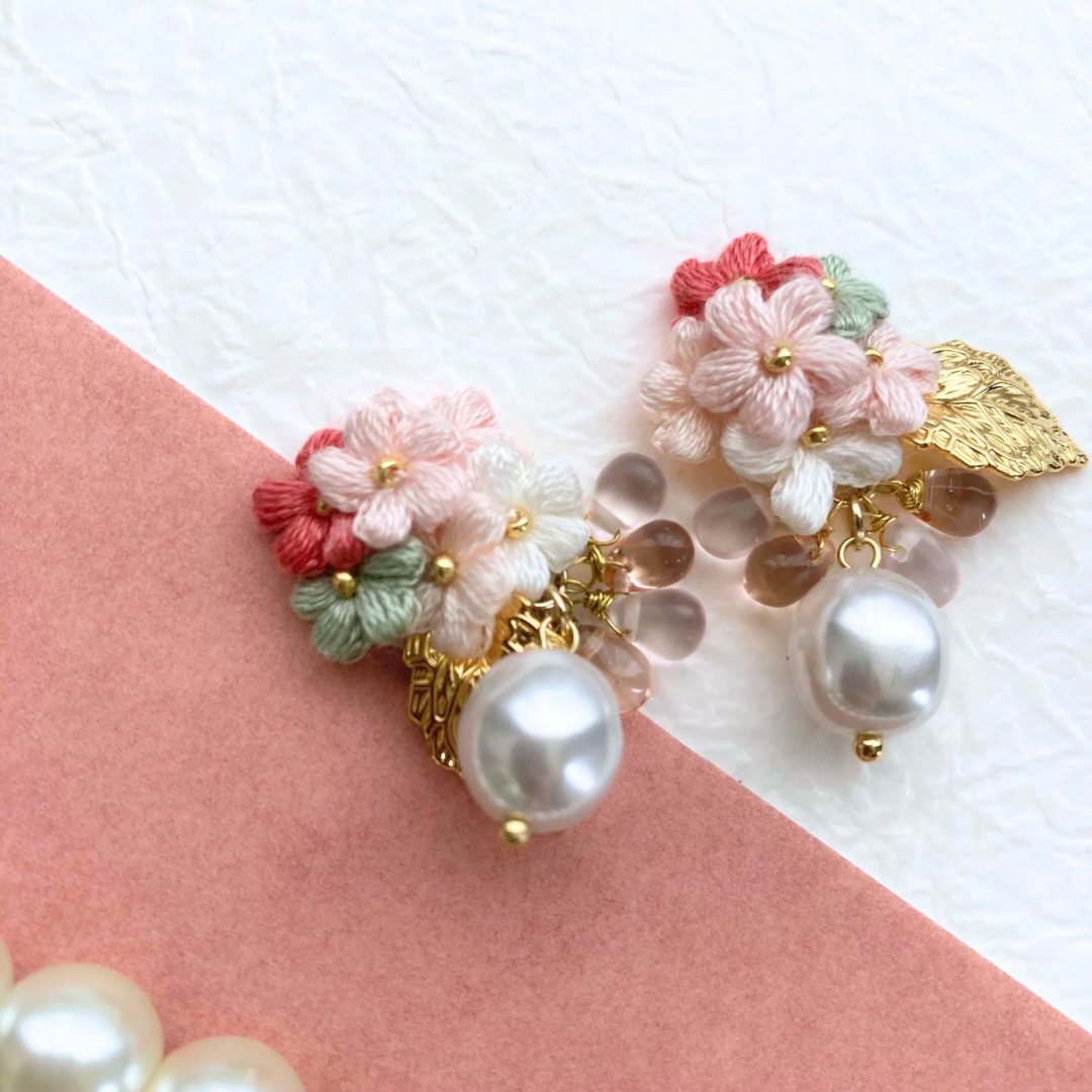 小さく薫る 桜のピアス イヤリング変更可能 ピアス（フック
