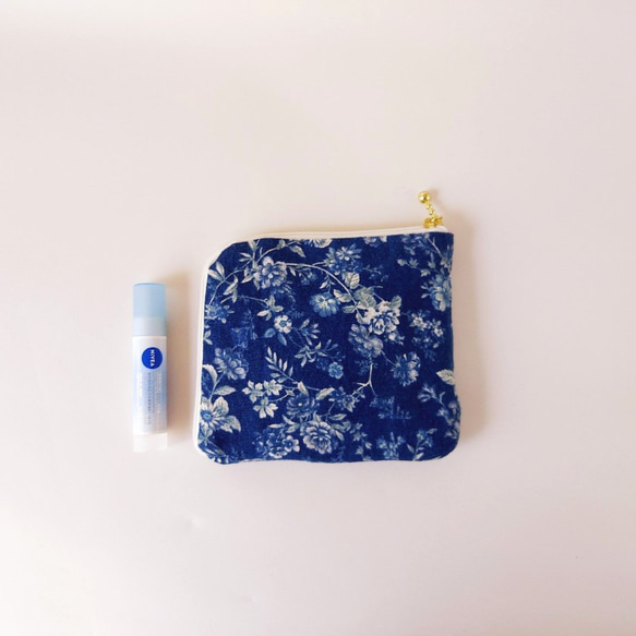 ミニL字ファスナー ポケット2つポーチ スマートキーケース ネイビーブルー*花柄 明るい紺色 13枚目の画像