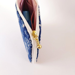 ミニL字ファスナー ポケット2つポーチ スマートキーケース ネイビーブルー*花柄 明るい紺色 18枚目の画像
