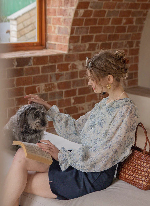 フリル襟　花柄ブラウス　長袖ブラウス