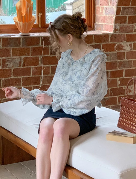 フリル襟　花柄ブラウス　長袖ブラウス