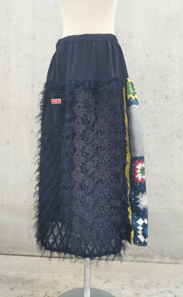 イタリア製　ルイジ　ベルガ　シルク絹１００％手編みモチーフプリント柄　フリンジケミカルレース　チュールフリル　スカート 2枚目の画像