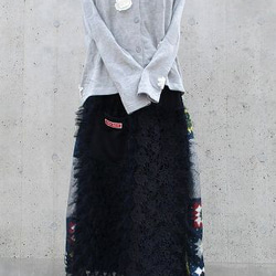 イタリア製　ルイジ　ベルガ　シルク絹１００％手編みモチーフプリント柄　フリンジケミカルレース　チュールフリル　スカート 5枚目の画像