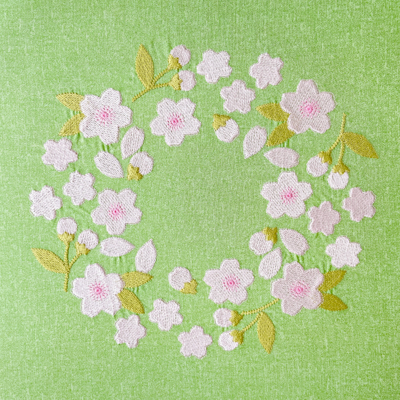【送料無料】木製ファブリックパネル　桜リース刺繍　グリーン　23×23cm 12枚目の画像