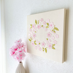 【送料無料】木製ファブリックパネル　桜リース刺繍　アイボリー　23×23cm 3枚目の画像