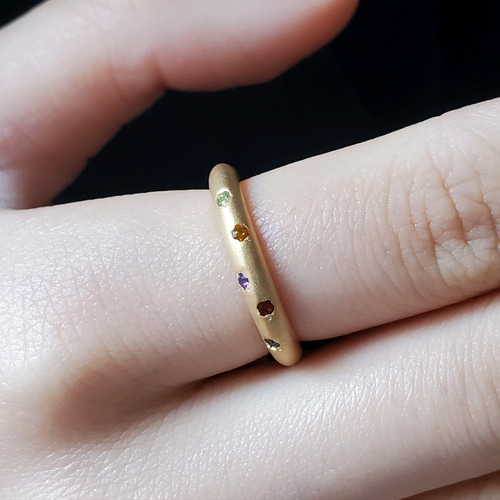 輝くアミュレットジュエリー キュービックジルコニアが輝くエタニティリング アミュレット