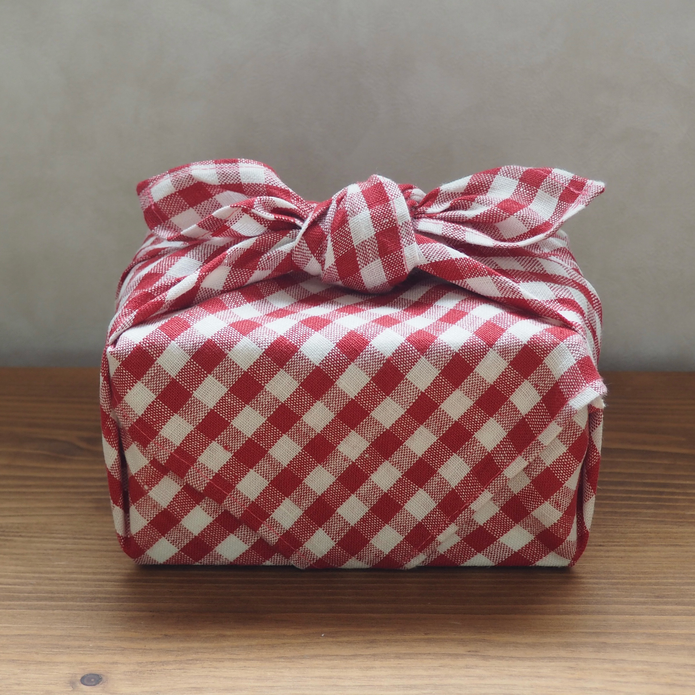 リネンとギンガムチェックの風呂敷/お弁当包みに 赤 弁当袋・風呂敷
