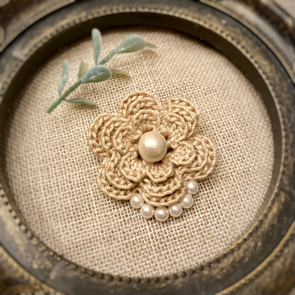 flower crochetのデイリーコサージュ  beige 3枚目の画像