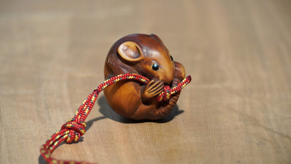 木彫刻　根付「丸鼠」一木造り　黄楊　木彫り　鼠　ねずみ　ネズミ 丸鼠 ツゲ