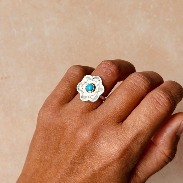 フラワーコンチョシルバーリング✴︎キングマンターコイズ彫金指輪silver950インディアンジュエリー人気 1枚目の画像