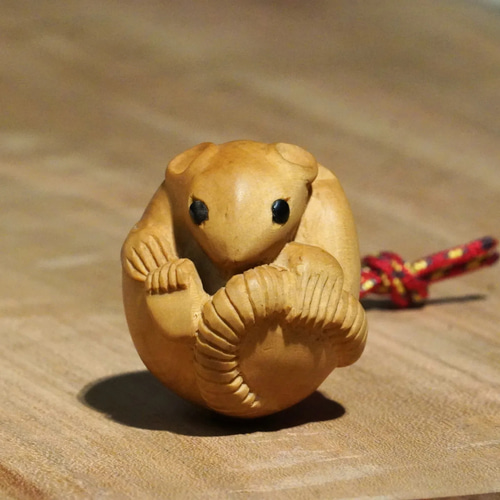根付 木製ネズミ彫刻 約7cm x 5cm 彫刻