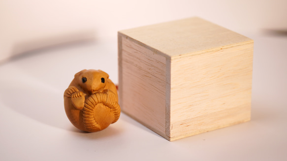 木彫刻　根付「丸鼠」一木造り　黄楊　木彫り　鼠　ねずみ　ネズミ 丸鼠 ツゲ