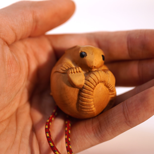 光玉 根付 置物 【美品】ネズミ 鼠 骨董 木彫 工芸品 美術品 在銘