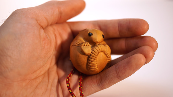 木彫刻　根付「丸鼠」一木造り　黄楊　木彫り　鼠　ねずみ　ネズミ 5枚目の画像