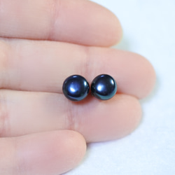 單隻黑色淡水珍珠耳環（大，7.5-8mm，鈦柱） 第5張的照片