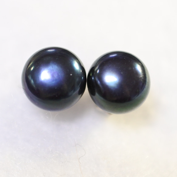 單隻黑色淡水珍珠耳環（大，8毫米，鈦柱） 第1張的照片